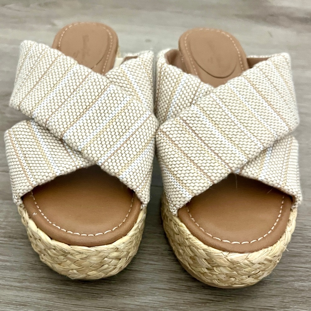 Universal Thread Women's Desi Wedge Sandals